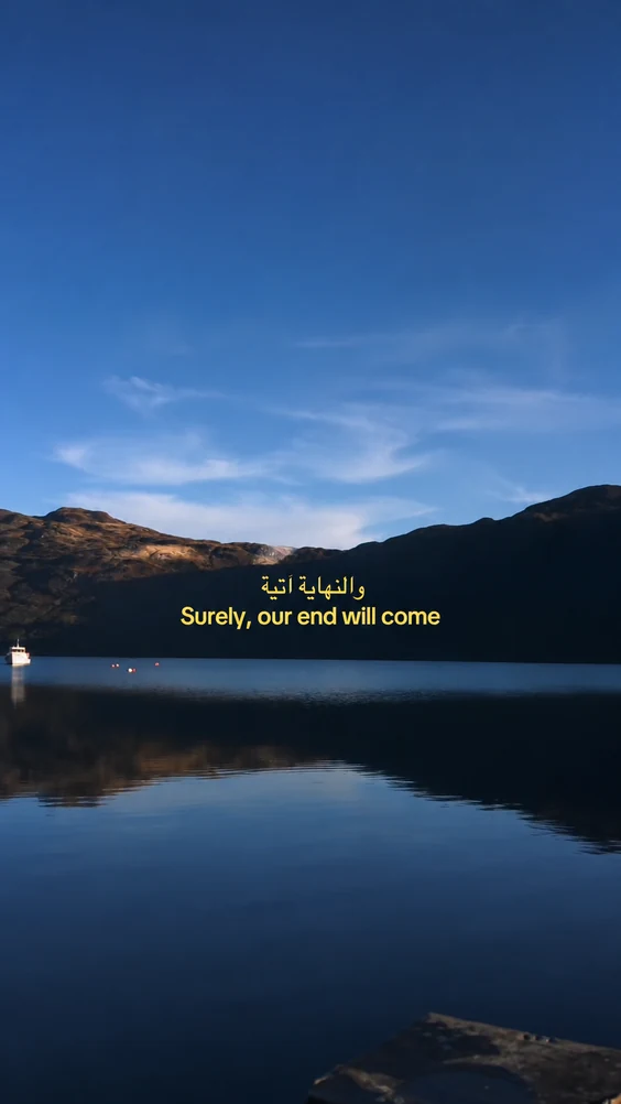 A scenic vertical clip with bilingual captions